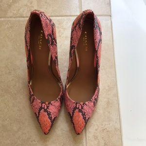 Coach pumps